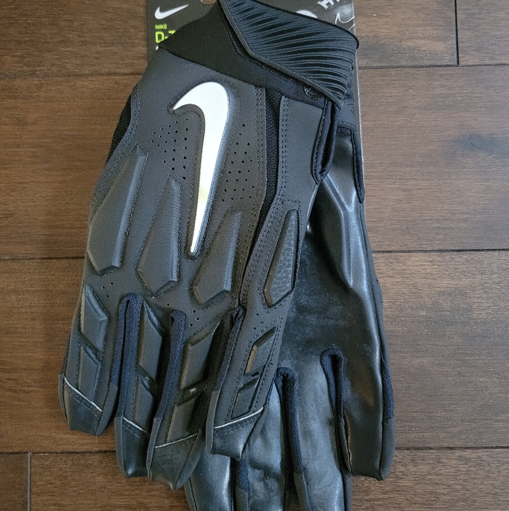 Nike NFL D-Tack 6.0 Lineman Football Gloves Black Men's 4XL